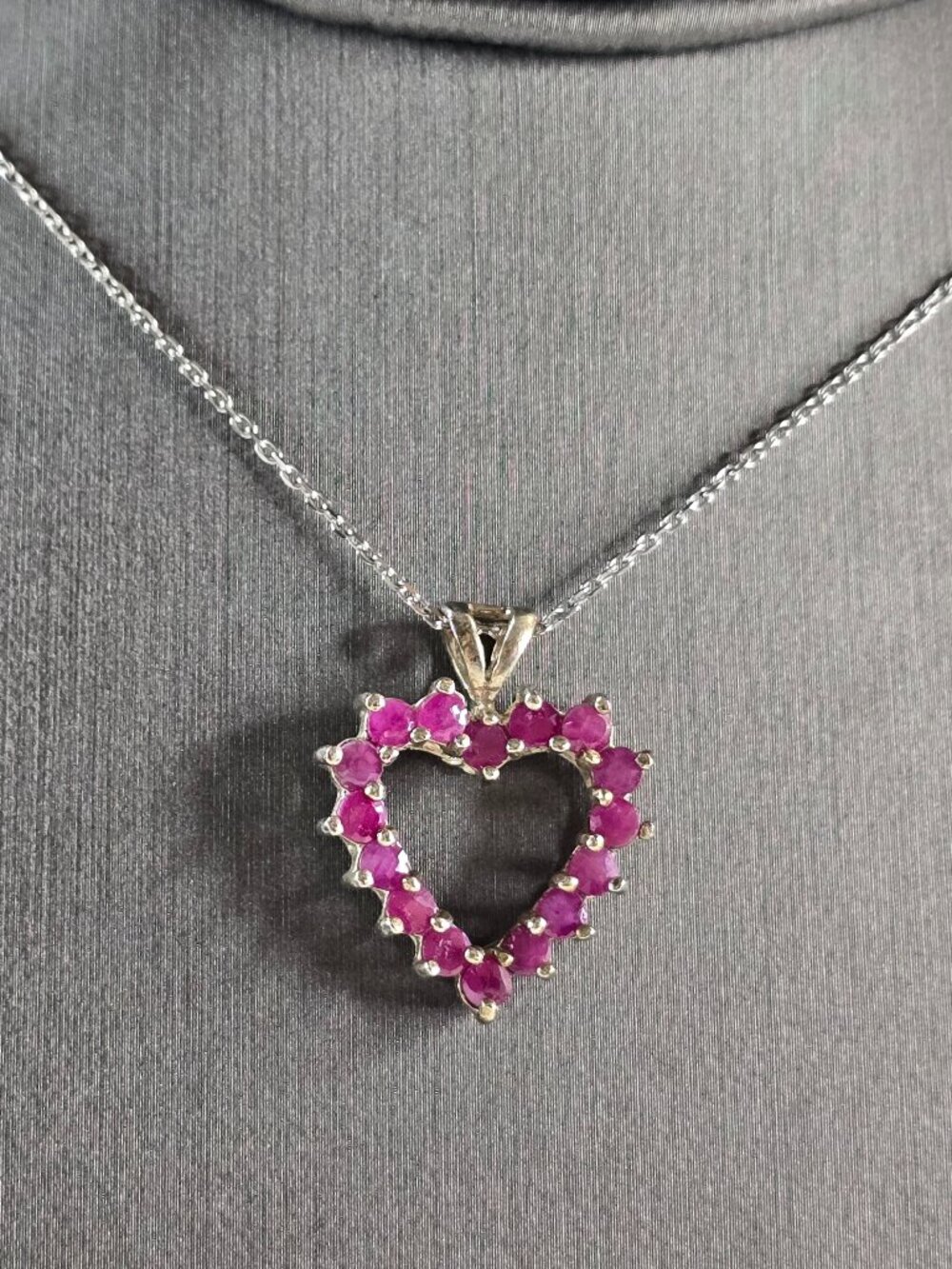Womens Vintage Estate Sterling Silver Ruby Heart Pendant & Necklace 6.0g E1994